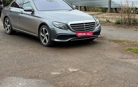 Mercedes-Benz E-Класс, 2017 год, 3 500 000 рублей, 5 фотография