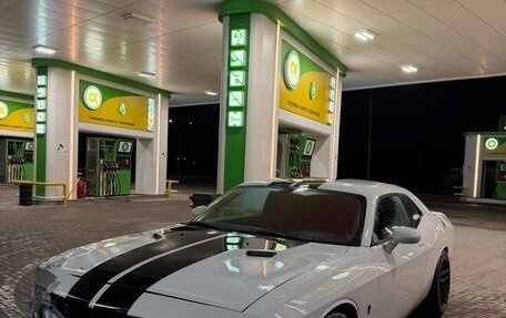 Dodge Challenger III рестайлинг 2, 2011 год, 1 890 000 рублей, 1 фотография