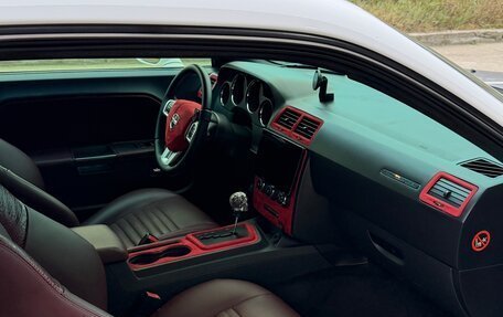 Dodge Challenger III рестайлинг 2, 2011 год, 1 890 000 рублей, 10 фотография