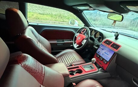 Dodge Challenger III рестайлинг 2, 2011 год, 1 890 000 рублей, 11 фотография