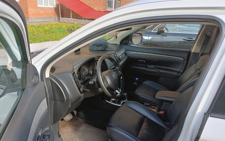 Mitsubishi Outlander III рестайлинг 3, 2019 год, 2 300 000 рублей, 5 фотография