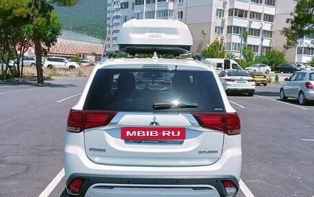 Mitsubishi Outlander III рестайлинг 3, 2019 год, 2 300 000 рублей, 2 фотография