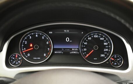 Volkswagen Touareg III, 2015 год, 2 350 000 рублей, 22 фотография