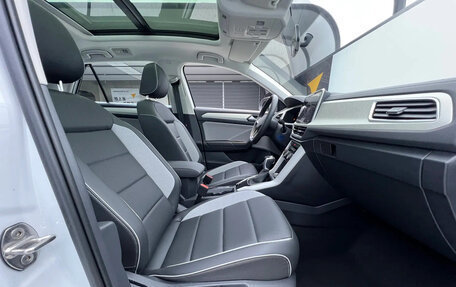 Volkswagen T-Roc I, 2023 год, 1 600 000 рублей, 7 фотография