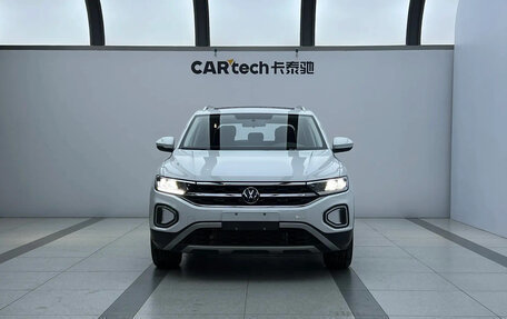 Volkswagen T-Roc I, 2023 год, 1 600 000 рублей, 2 фотография