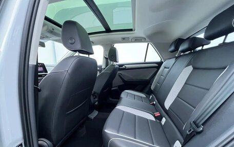 Volkswagen T-Roc I, 2023 год, 1 600 000 рублей, 10 фотография