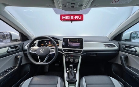 Volkswagen T-Roc I, 2023 год, 1 600 000 рублей, 6 фотография