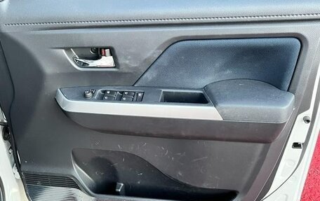 Toyota Roomy I, 2023 год, 905 000 рублей, 9 фотография