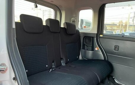 Toyota Roomy I, 2023 год, 905 000 рублей, 27 фотография