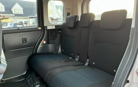 Toyota Roomy I, 2023 год, 905 000 рублей, 29 фотография