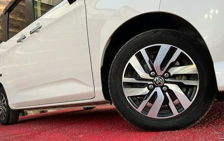 Toyota Roomy I, 2023 год, 905 000 рублей, 35 фотография