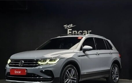 Volkswagen Tiguan II, 2023 год, 3 130 000 рублей, 1 фотография