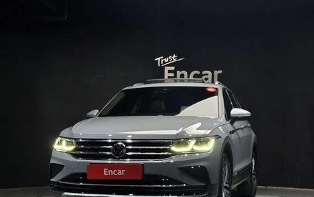 Volkswagen Tiguan II, 2023 год, 3 130 000 рублей, 2 фотография