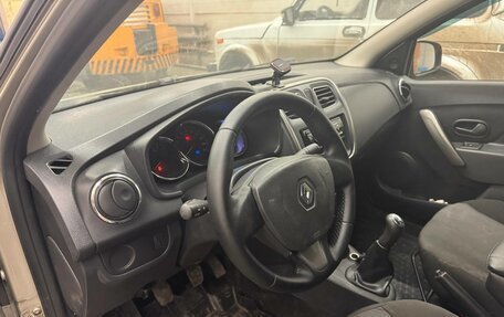 Renault Logan II, 2018 год, 695 000 рублей, 6 фотография
