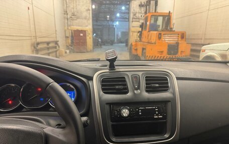 Renault Logan II, 2018 год, 695 000 рублей, 7 фотография