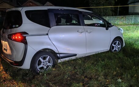 Toyota Sienta II, 2019 год, 1 700 000 рублей, 15 фотография