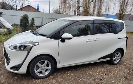 Toyota Sienta II, 2019 год, 1 700 000 рублей, 21 фотография