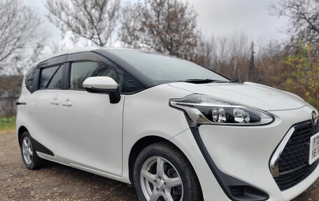 Toyota Sienta II, 2019 год, 1 700 000 рублей, 24 фотография