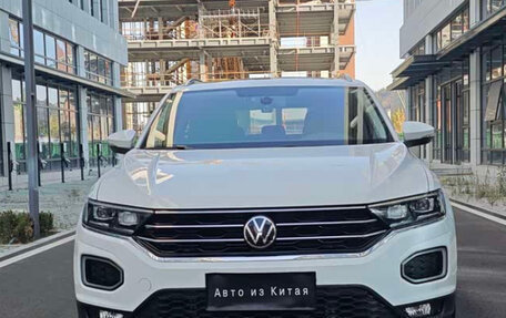 Volkswagen T-Roc I, 2022 год, 1 930 000 рублей, 2 фотография