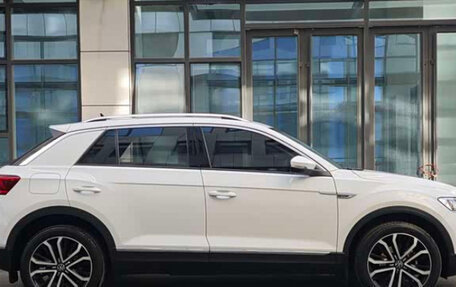 Volkswagen T-Roc I, 2022 год, 1 930 000 рублей, 4 фотография