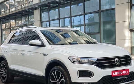 Volkswagen T-Roc I, 2022 год, 1 930 000 рублей, 3 фотография