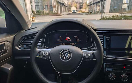 Volkswagen T-Roc I, 2022 год, 1 930 000 рублей, 10 фотография