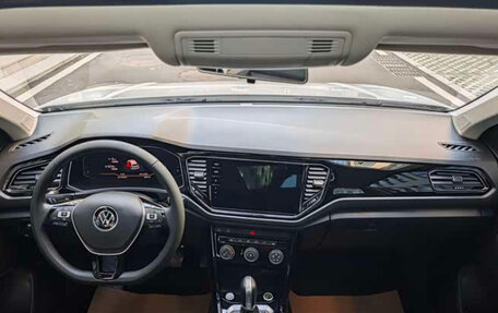 Volkswagen T-Roc I, 2022 год, 1 930 000 рублей, 9 фотография