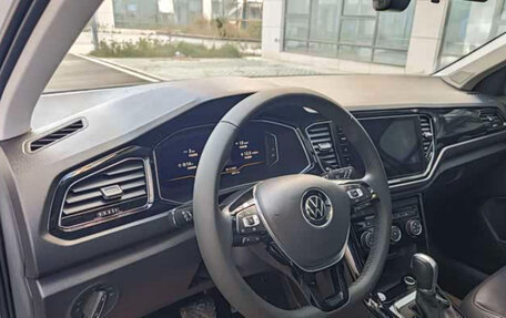 Volkswagen T-Roc I, 2022 год, 1 930 000 рублей, 12 фотография