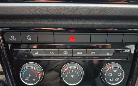 Volkswagen T-Roc I, 2022 год, 1 930 000 рублей, 14 фотография