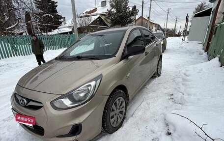 Hyundai Solaris II рестайлинг, 2013 год, 700 000 рублей, 2 фотография