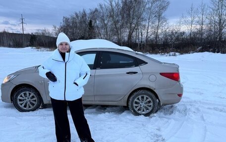 Hyundai Solaris II рестайлинг, 2013 год, 700 000 рублей, 8 фотография