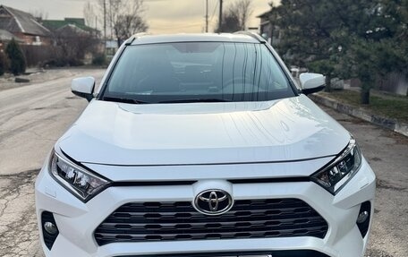 Toyota RAV4, 2020 год, 3 550 000 рублей, 2 фотография