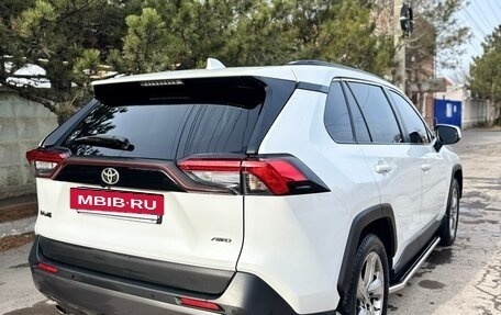 Toyota RAV4, 2020 год, 3 550 000 рублей, 5 фотография