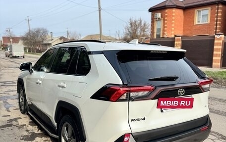 Toyota RAV4, 2020 год, 3 550 000 рублей, 7 фотография