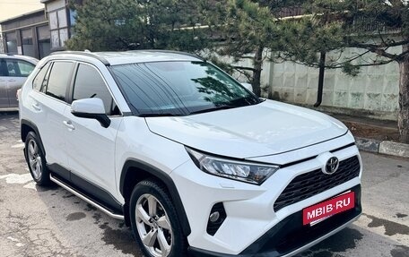 Toyota RAV4, 2020 год, 3 550 000 рублей, 3 фотография