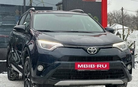 Toyota RAV4, 2018 год, 2 390 000 рублей, 3 фотография