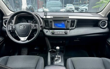 Toyota RAV4, 2018 год, 2 390 000 рублей, 15 фотография