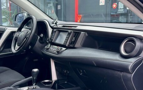 Toyota RAV4, 2018 год, 2 390 000 рублей, 20 фотография