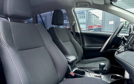 Toyota RAV4, 2018 год, 2 390 000 рублей, 21 фотография