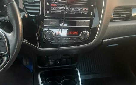 Mitsubishi Outlander III рестайлинг 3, 2018 год, 2 470 000 рублей, 9 фотография