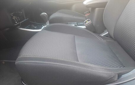 Mitsubishi Outlander III рестайлинг 3, 2018 год, 2 470 000 рублей, 12 фотография