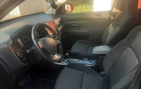 Mitsubishi Outlander III рестайлинг 3, 2018 год, 2 470 000 рублей, 16 фотография