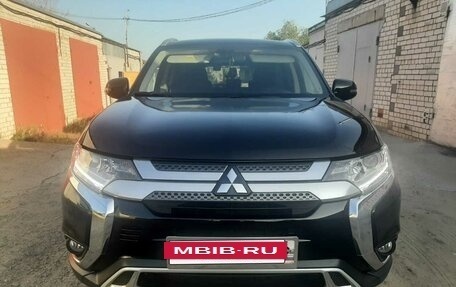 Mitsubishi Outlander III рестайлинг 3, 2018 год, 2 470 000 рублей, 19 фотография
