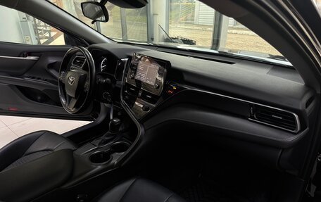 Toyota Camry, 2021 год, 2 650 000 рублей, 10 фотография