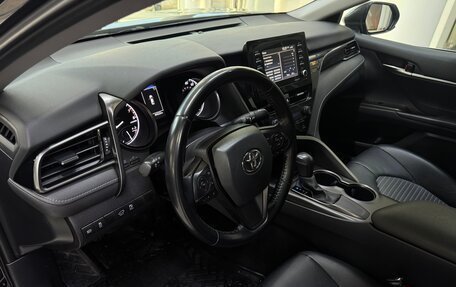 Toyota Camry, 2021 год, 2 650 000 рублей, 9 фотография