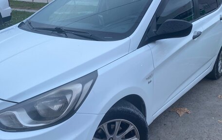 Hyundai Solaris II рестайлинг, 2012 год, 550 000 рублей, 4 фотография