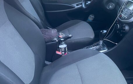 Hyundai Solaris II рестайлинг, 2012 год, 550 000 рублей, 10 фотография