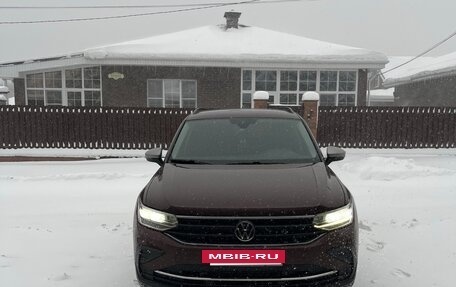 Volkswagen Tiguan II, 2021 год, 2 550 000 рублей, 2 фотография