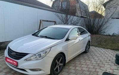 Hyundai Sonata VI, 2011 год, 750 000 рублей, 1 фотография