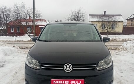 Volkswagen Touran III, 2011 год, 860 000 рублей, 1 фотография